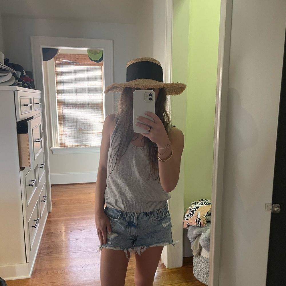 straw hat w/ black band